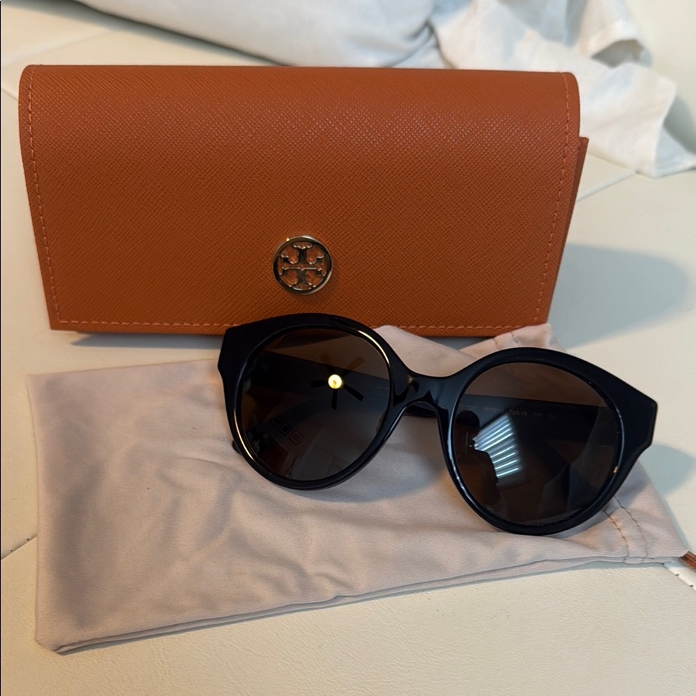 Tory Burch TY7087 Sunglasses (Black)